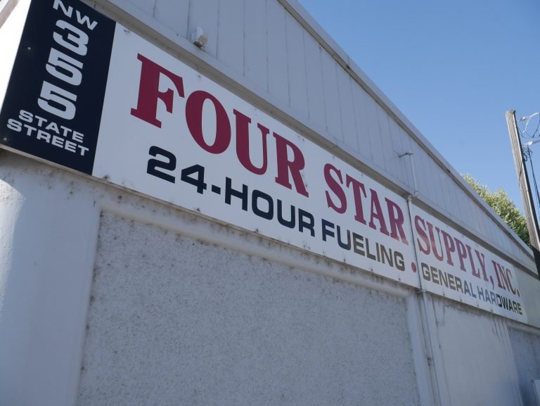 An Image of Four Star Supply Sign in Pullman, Washington