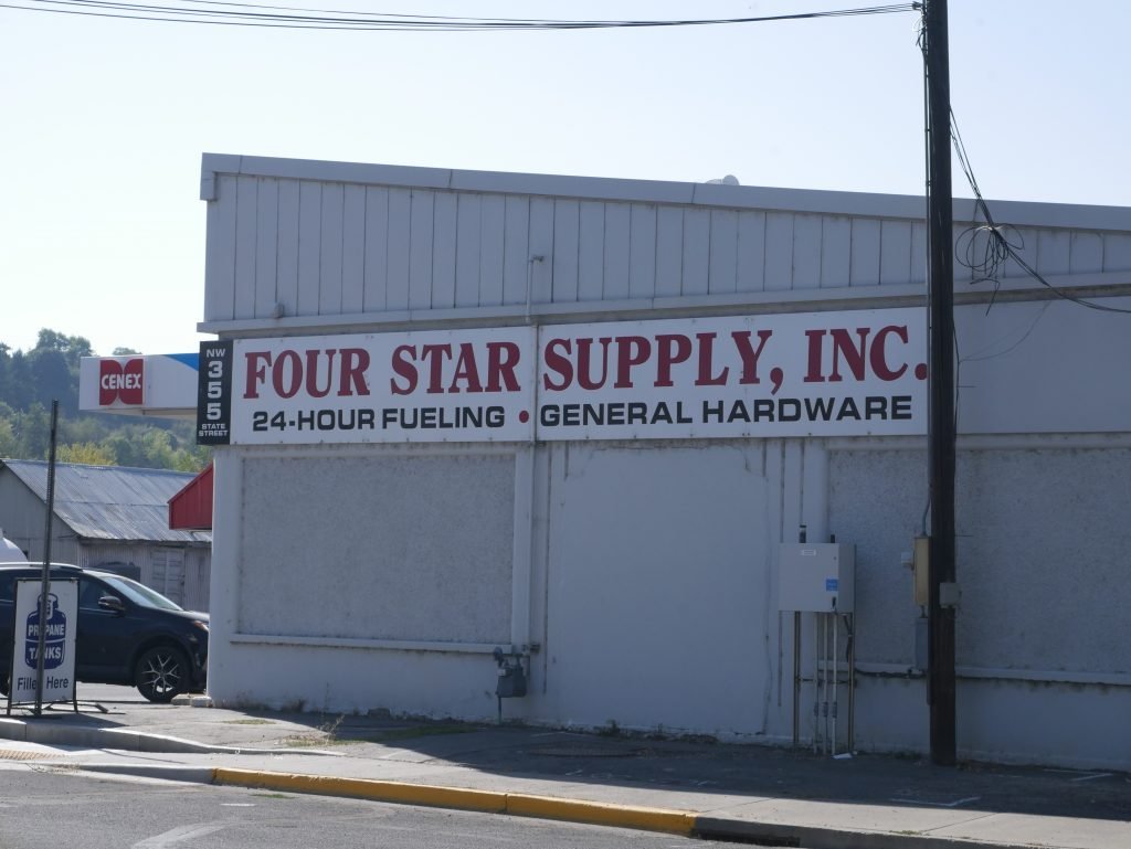 An Image of Four Star Supply Exterior Sign in Pullman