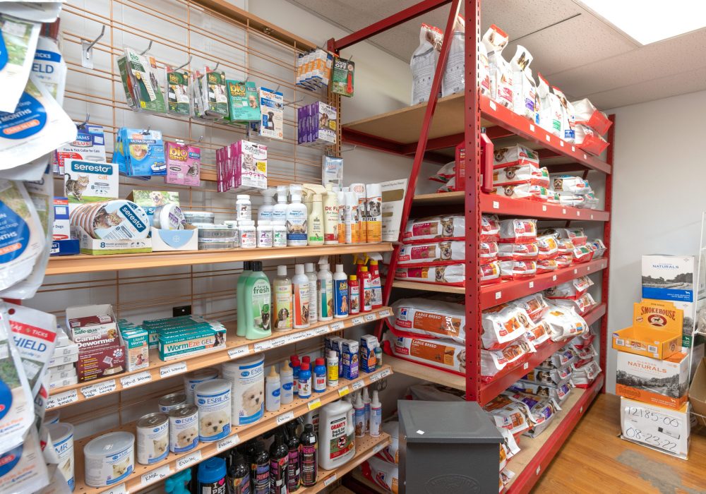Kibble & grooming products available for sale at Four Star Supply